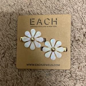 Daisy Barrettes